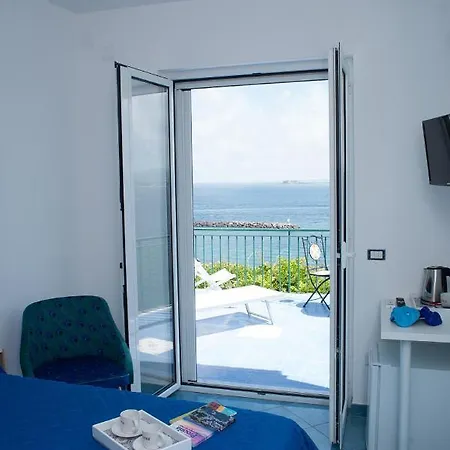 Punta Lingua Relais- 1 Sunrise Terrace * Procida